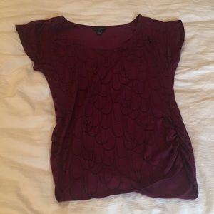 Adorable Banana Republic ruched tee